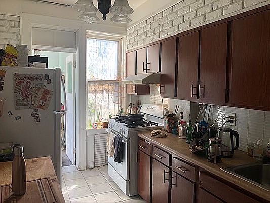 4th image of 1486 Jefferson Ave #1