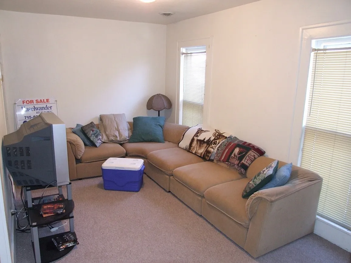 2 bed, 720 sqft, $750 — Photo 2