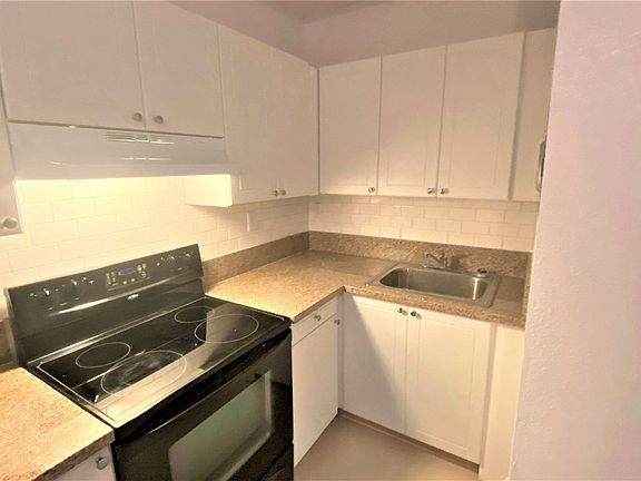 5th image of 306-314 N Lakeside Ct #B4