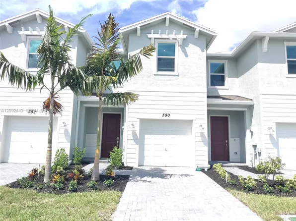 390 SE Crossoak Ln, Port Saint Lucie, FL 34984