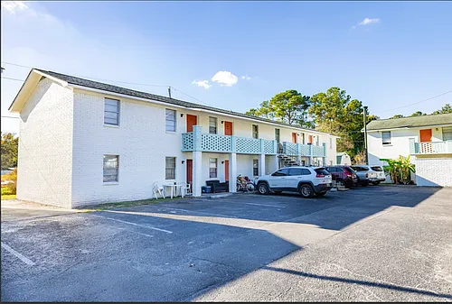 Marilyn Apartments Photo 1