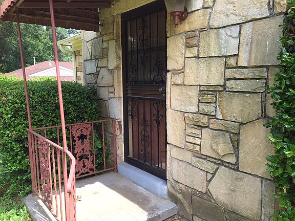 3rd image of 251 Jeanne Dr