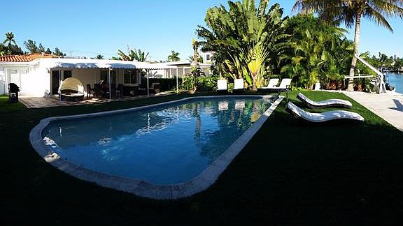 4th image of 850 S Shore Dr