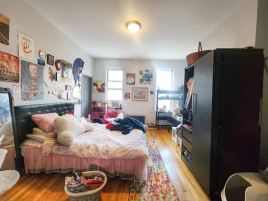 Rented by RELEASE NY | media 5