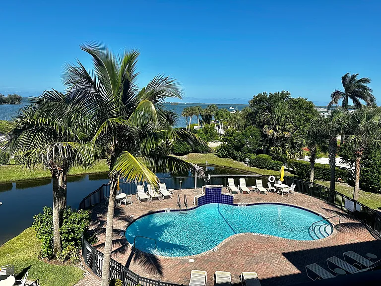 Indian River Dr — Photo 16
