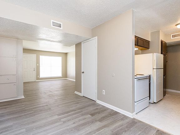 3rd image of 1770 Piping Rock Dr #3