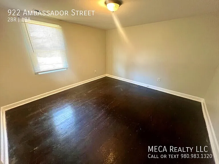 922 Ambassador St — Photo 7