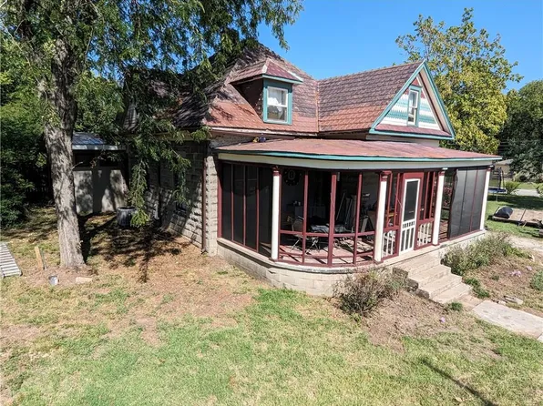 710 W Cherry St, Nevada, MO 64772