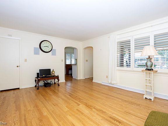 3rd image of 127 S Pleasant St