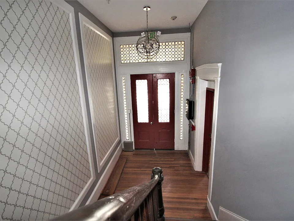 Building Photo 5