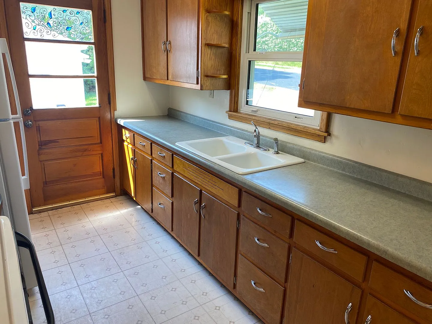 4-Bedroom 1.5 Bath Single-Family Home With Huge Back Yard — Photo 4