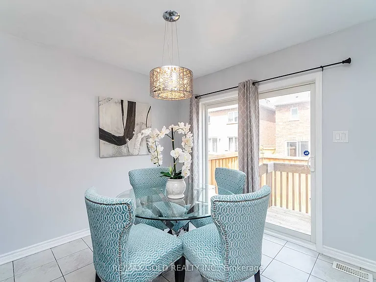 102 Leadenhall Rd — Photo 9