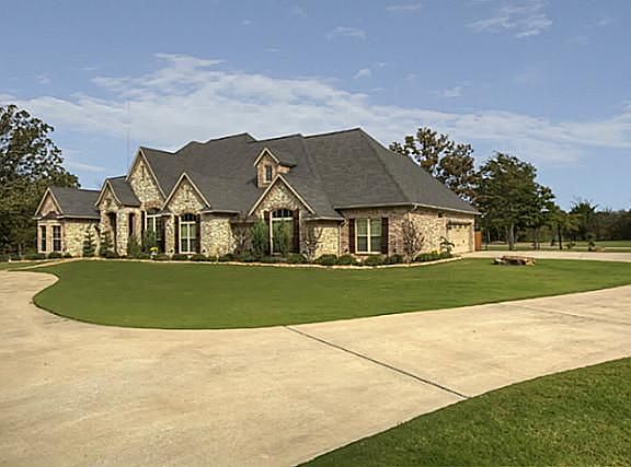 2nd image of 4076 Meadowview Dr
