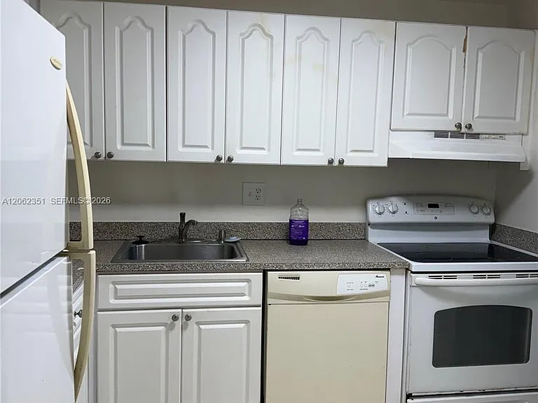 7825 Fairview Dr #204 — Photo 3