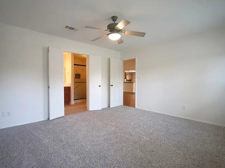 4631 Northpointe Cir — Photo 10