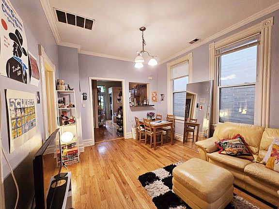 2nd image of 2917 N Lincoln Ave #2