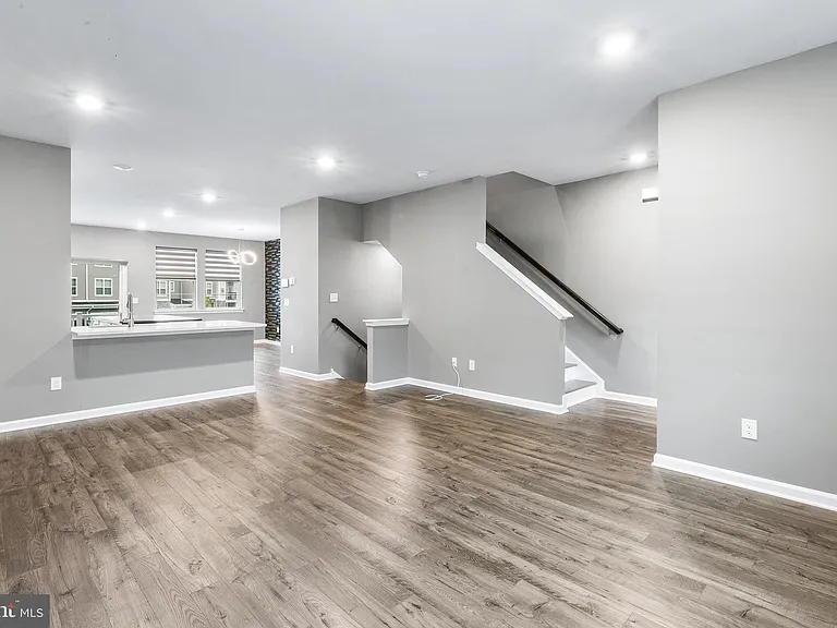 62 Rome Way — Photo 12