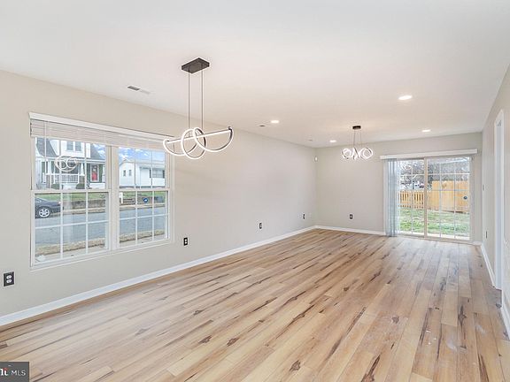 5th image of 1015 Myrick St
