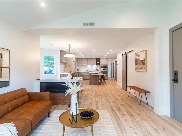 136-1 Salem St, Reading, MA 01867