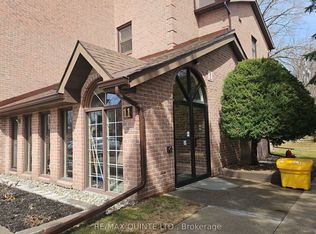 11 Centre St S #102, Greater Napanee, ON K7R 3X3