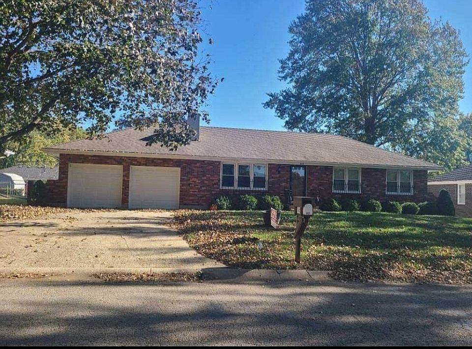 1st image of 602 NE 1st St