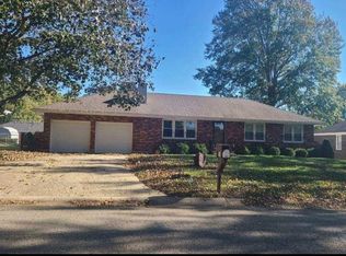 602 NE 1st St, Blue Springs, MO 64014