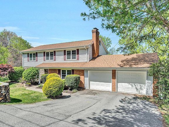 3rd image of 1828 Dorset Dr