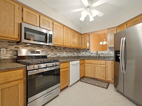 5th image of 411 Pine Ridge Cir