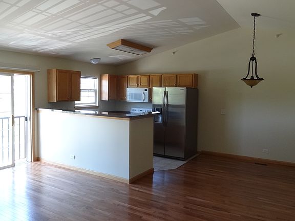 4th image of 1053 Enfield Dr #1-A4