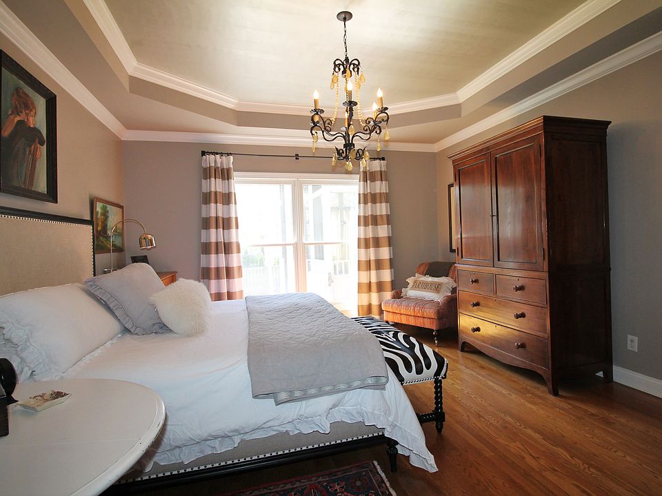 1st image of 409 Twickenham Pl