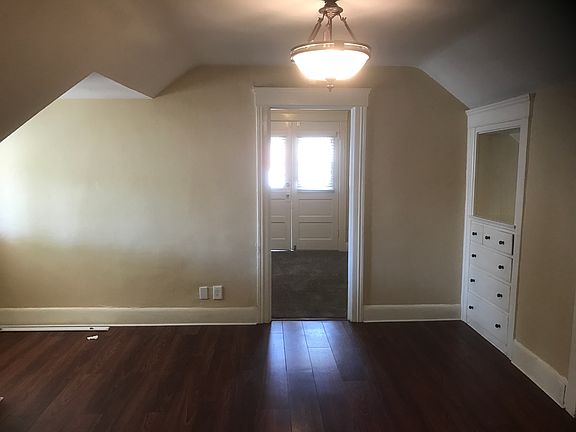 3rd image of 429 N Mentor Ave