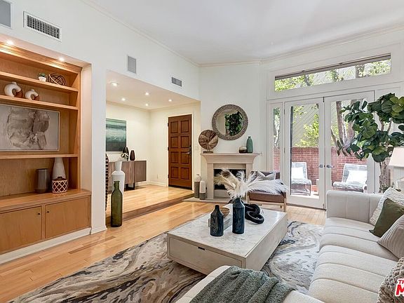 5th image of 323 San Vicente Blvd Unit 11