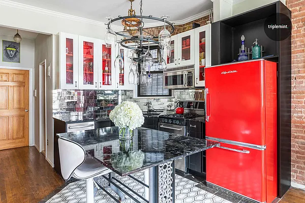 Sold by Triplemint | media 2