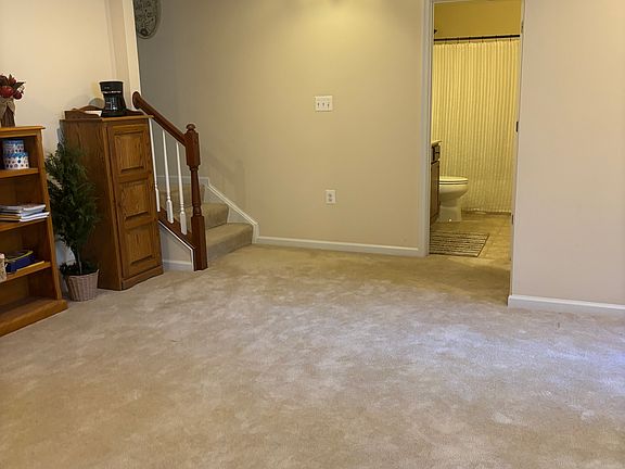 2nd image of 122 Oxford Way