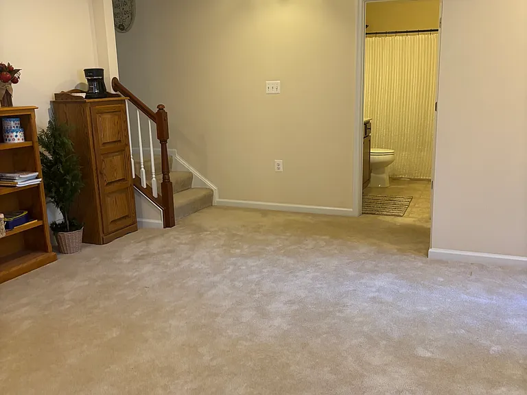 122 Oxford Way — Photo 4