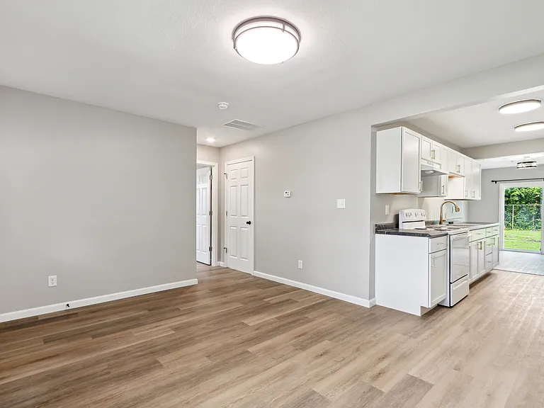 714 Bethume Ct — Photo 5