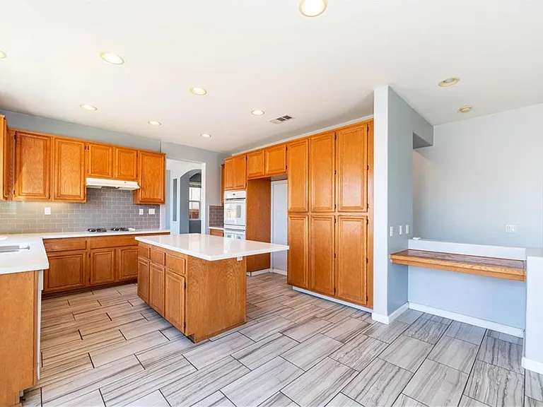 15561 Hammett Ct — Photo 7