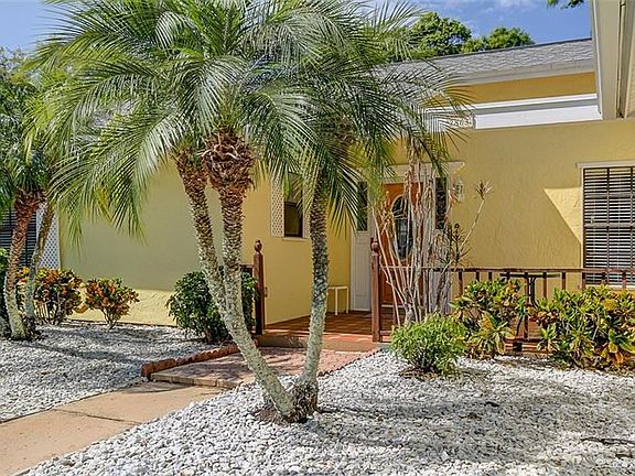 2nd image of 2863 Trailwood Dr