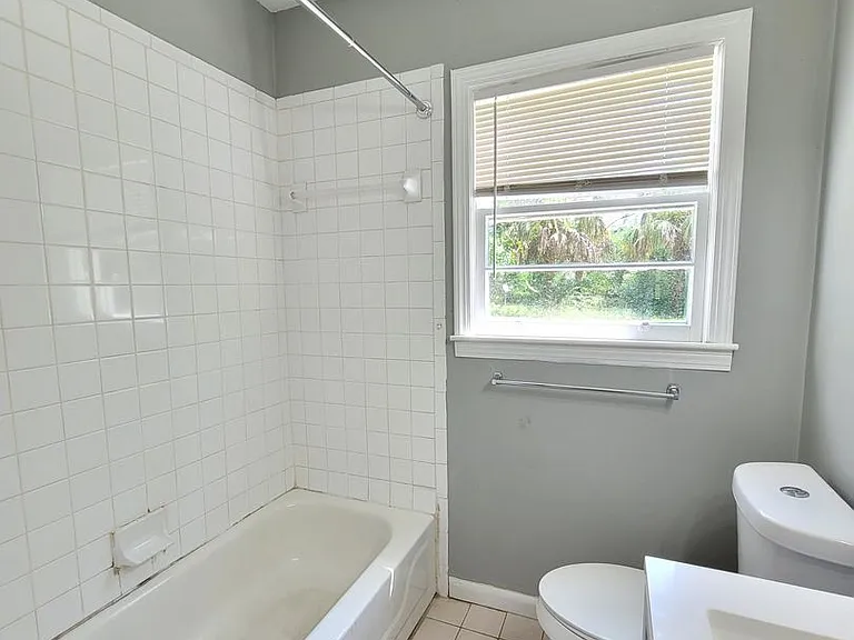 406 N South St — Photo 10