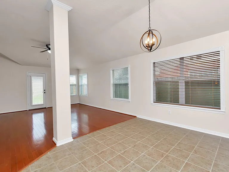 16510 Bluff Springs Dr — Photo 12