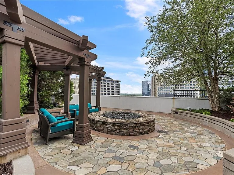 3324 Peachtree Rd NE #915 — Photo 25