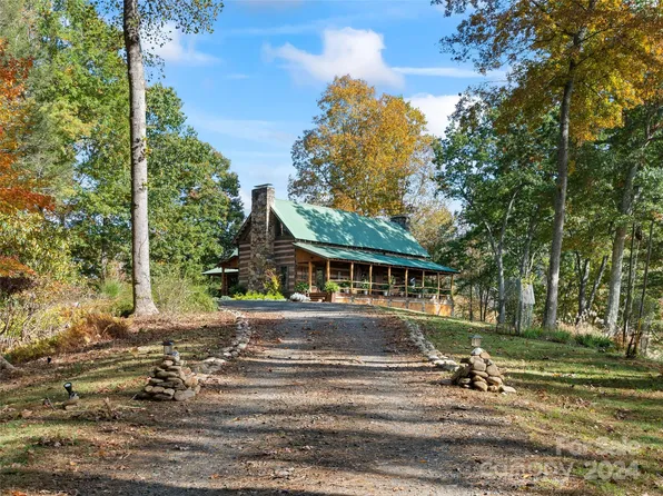 698 English Ln, Bakersville, NC 28705