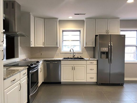 2nd image of 109 Treadway Cir