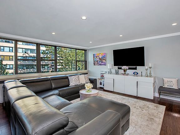 4th image of 16610 Powells Cove Blvd APT 4A