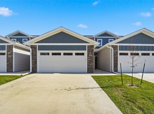 253 NW Waverly Dr, Waukee, IA 50263