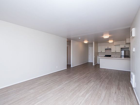 3rd image of 888 Vermont St #203