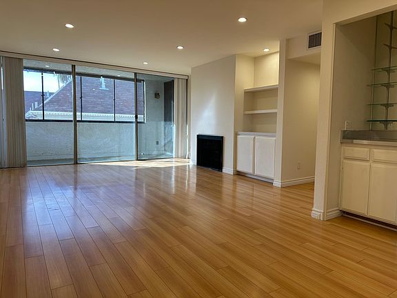 3rd image of 125 W Mountain St APT 205