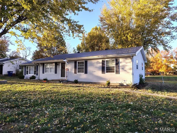 901 N Sunset Dr, Pinckneyville, IL 62274