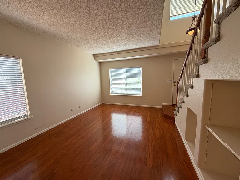 4054 Perth St — Photo 2