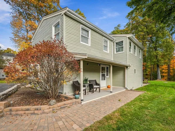 61 Lakeshore Dr, Georgetown, MA 01833